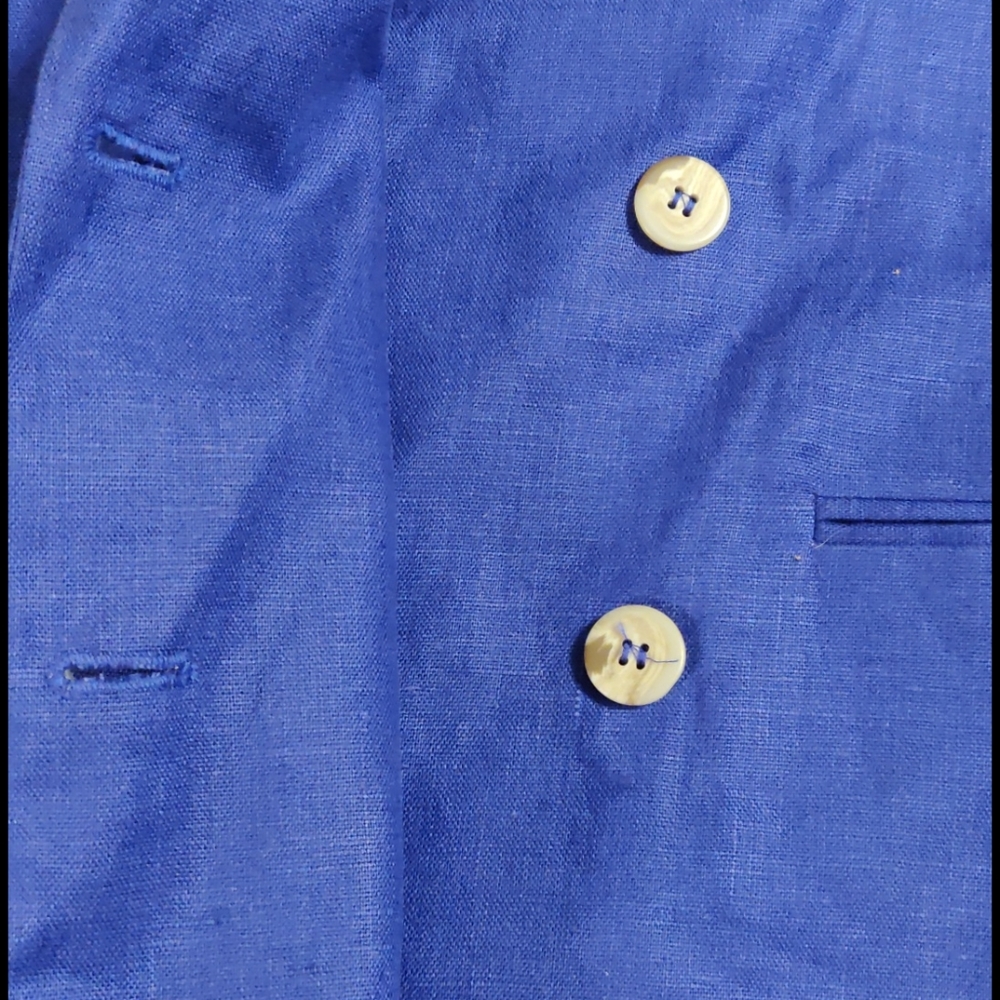 A Ladies Jacket - Picture 9 of 12